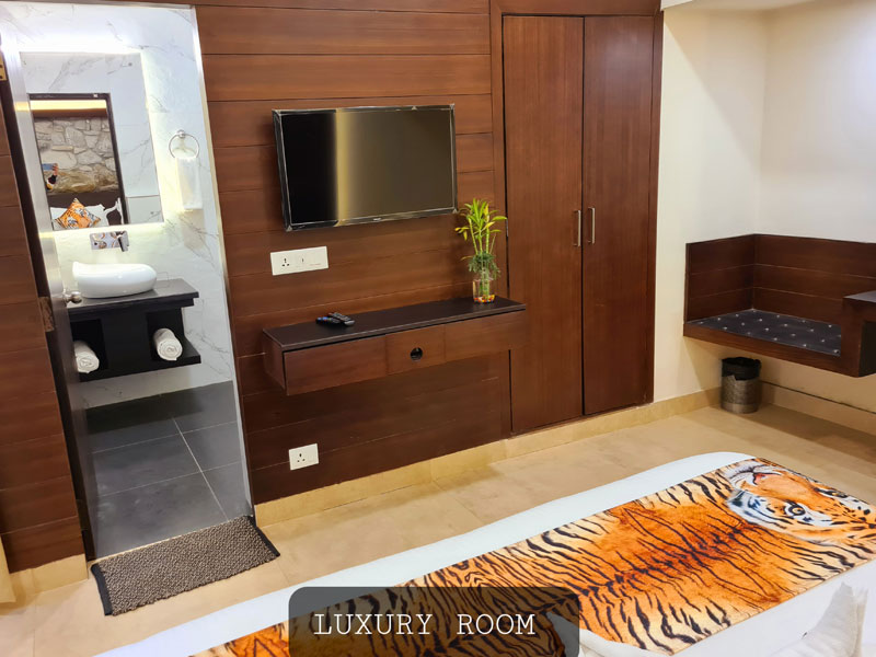 Corbett Suman Grand-Luxury Room
